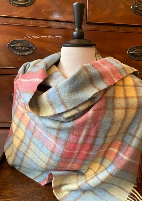 Schots lamswollen omslag sjaal Edinburgh Buchanan Ancient